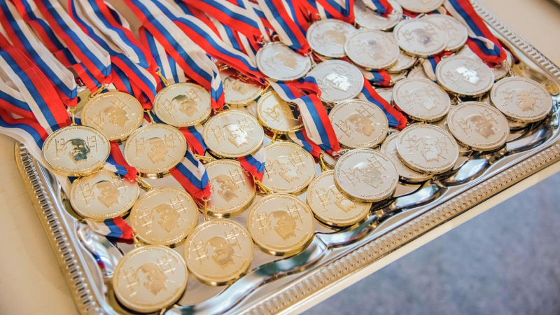 Рособрнадзор проверит объективность выдачи медалей на олимпиаде школьников