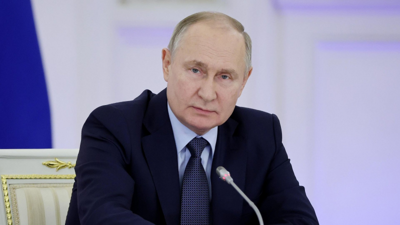Путин: смысл наставничества проявляется у регионов, помогающих Донбассу