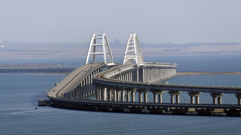 Проезда по Крымскому мосту ждут более 200 автомобилей