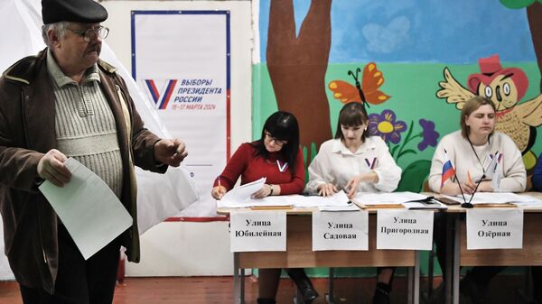 В Петербурге проголосовал столетний ветеран ВОВ Борис Одинцов
