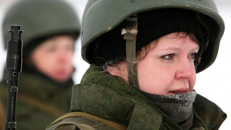 Женщины-военнослужащие поздравили россиянок с 8 Марта