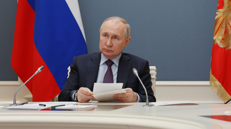Путин напомнил Аксенову о важности роста доходов граждан