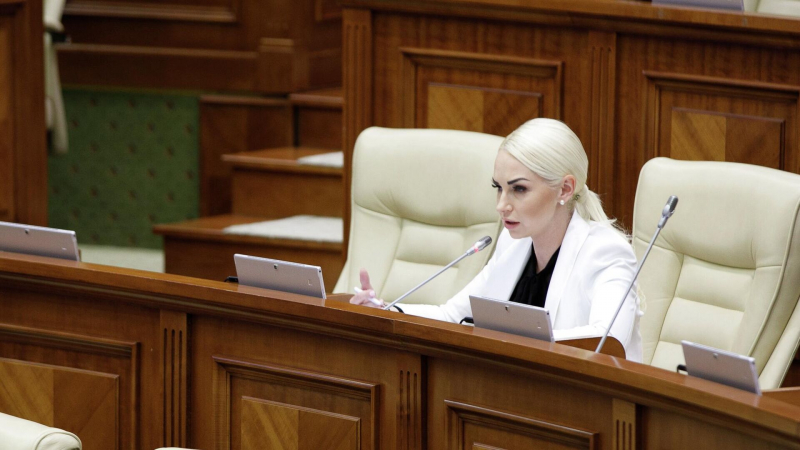 Адвокат Таубер объяснил, почему она не ходит в суд