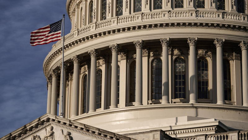 В США продолжают разработку новых санкций против России, заявил сенатор