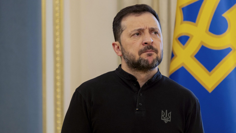Зеленский ввел санкции против пяти граждан России и Украины