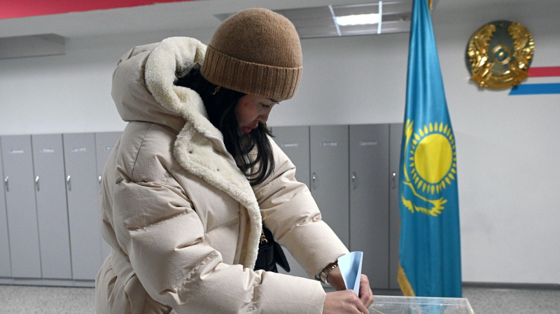 Явка в России на выборах президента Казахстана составила около 40 процентов