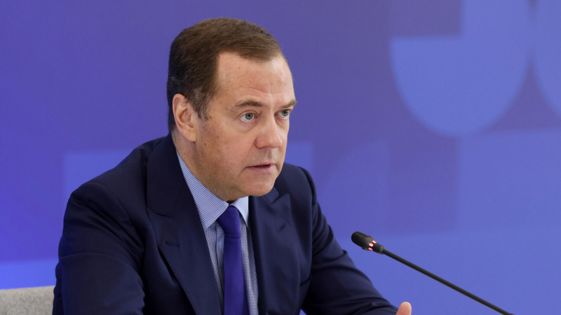 Медведев назвал способ преодолеть мораторий на смертную казнь