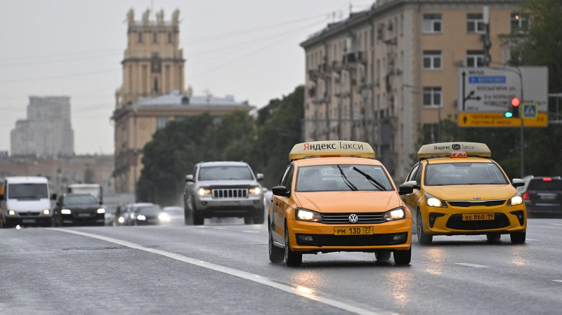 "Яндекс Такси" стал запрещать в Москве посадку в местах без стоянок
