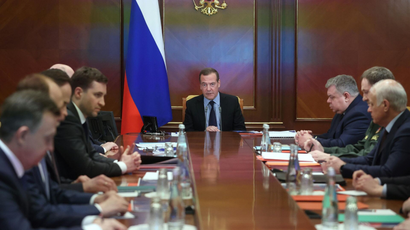 Численность добровольцев в России впечатлила Украину, заявил Медведев