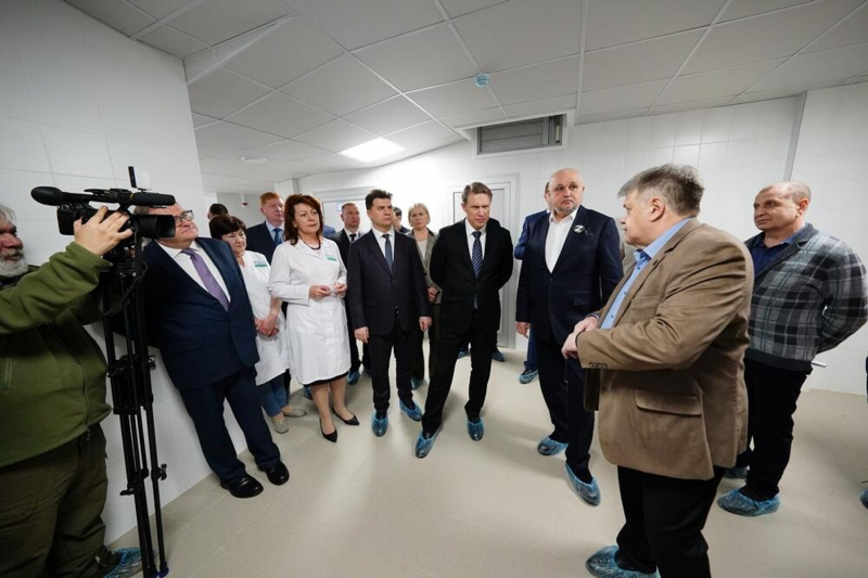 Цивилев и Мурашко открыли новый корпус Кузбасской инфекционной больницы