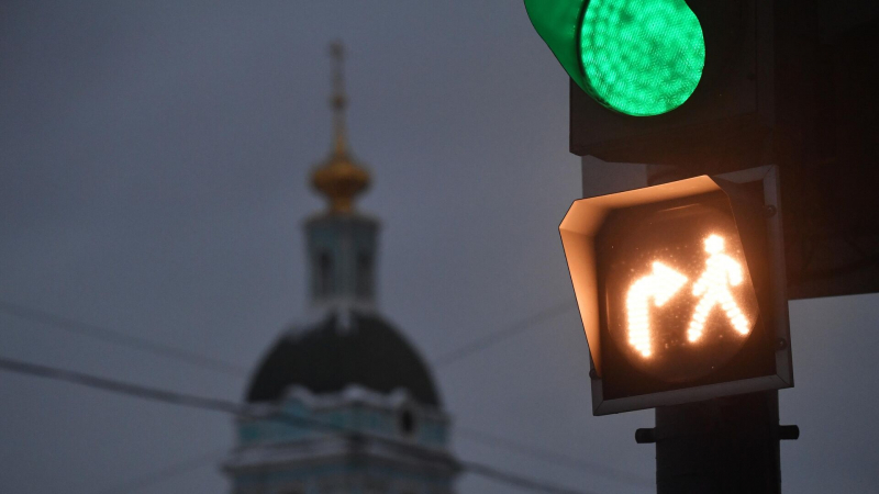Световые новогодние конструкции будут украшать Москву до весны