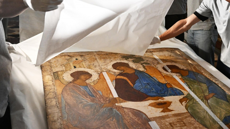 "Троица" Рублева пробудет в храме Христа Спасителя полгода, сообщили СМИ